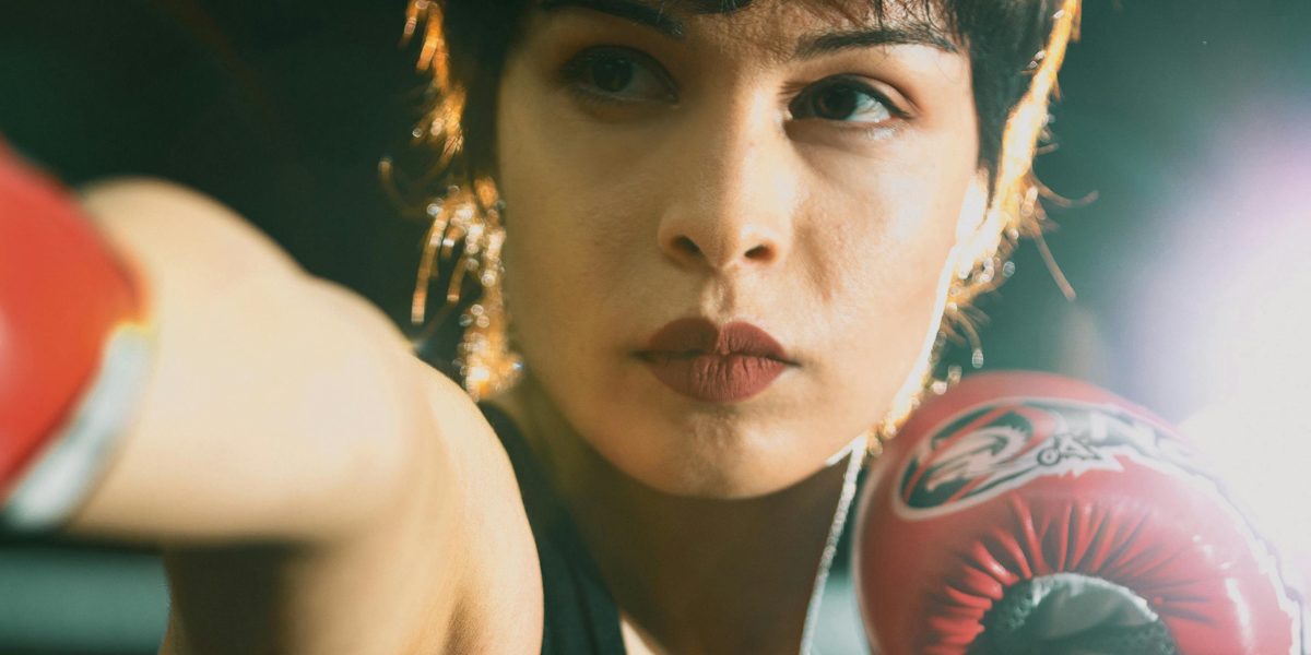 The theme of a lone hero fighting a corrupt system resonates strongly with science fiction fans.