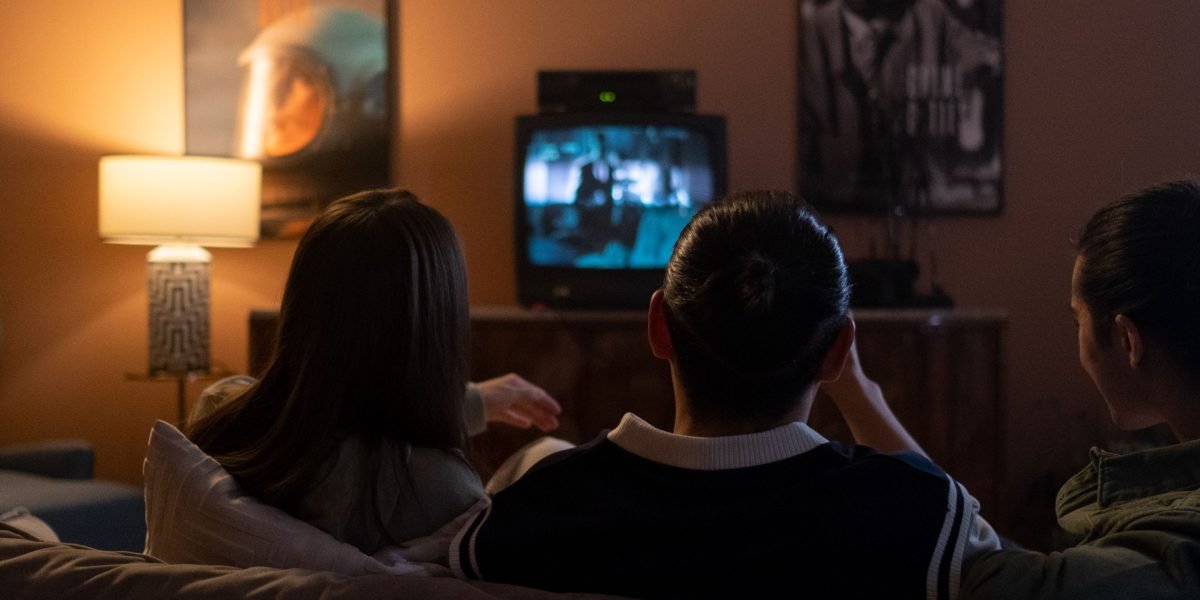 Friends or family gather to choose a movie, excited to discover cinematic masterpieces.